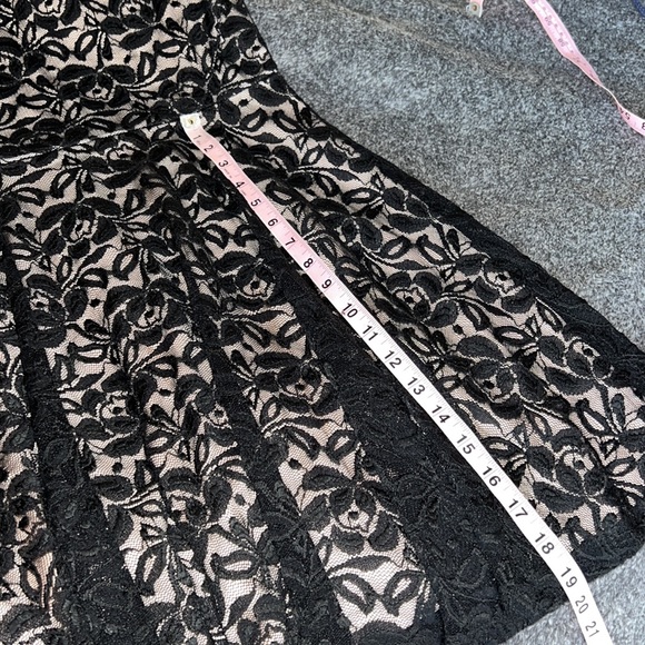SOPANO BLACK LACE AND NUDE DRESS SIZE M - Picture 10 of 11